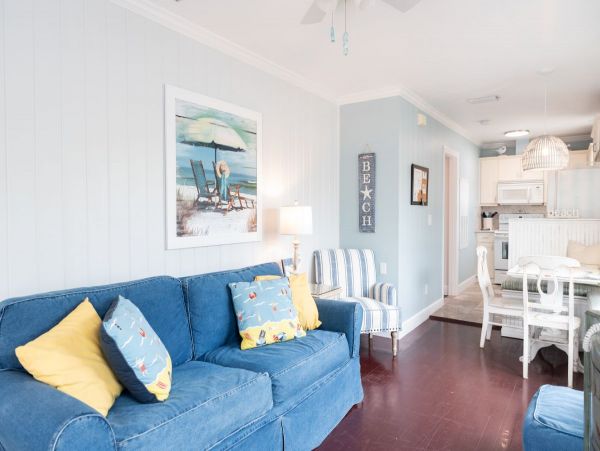 Anna Maria Walk to Beach Two Bedroom Vacation Condo