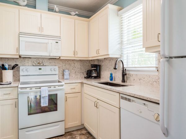 Anna Maria Walk to Beach Two Bedroom Vacation Condo