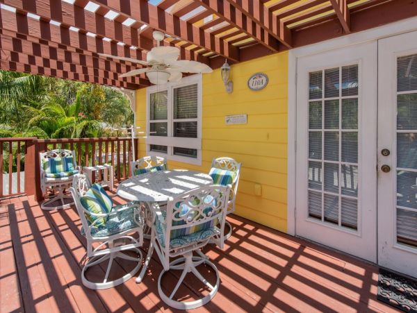 Anna Maria Walk to Beach Two Bedroom Vacation Condo