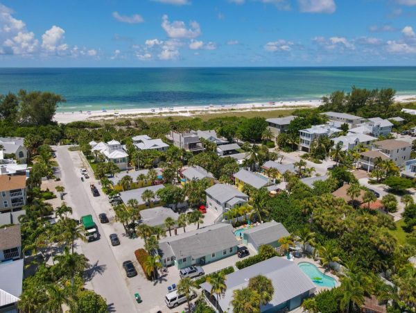 Anna Maria Walk to Beach Two Bedroom Vacation Condo