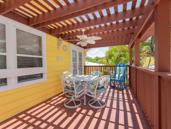 Anna Maria Walk to Beach Two Bedroom Vacation Condo