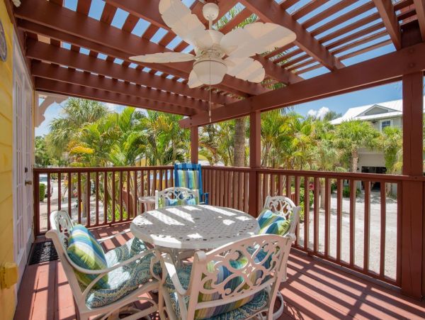 Anna Maria Walk to Beach Two Bedroom Vacation Condo