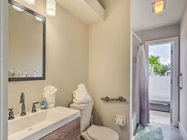 Canalfront Luxury Vacation Home in Cape Coral with Pool & Dock