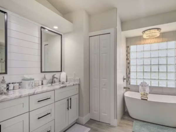 Canalfront Luxury Vacation Home in Cape Coral with Pool & Dock
