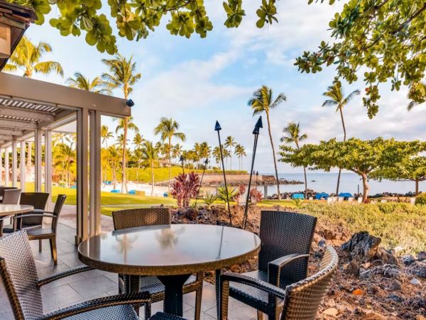 3 Bedroom Vacation Rental in Waimea with Communal Pool