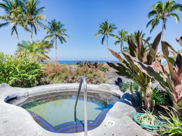 Close to Beach Condo in Big Island with Tennis & Golf Course