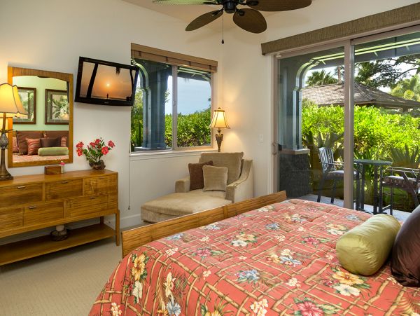 Three Bedroom Vacation Rental Near Pauoa Bay - Hawaii Vacation Rental with Pools & Beach Club