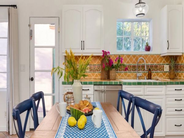 Palm Spring Gorgeous Vacation Estate with Pool plus Guest House