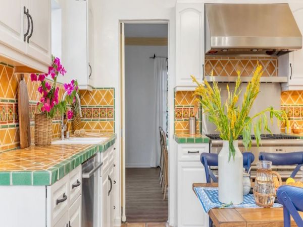 Palm Spring Gorgeous Vacation Estate with Pool plus Guest House
