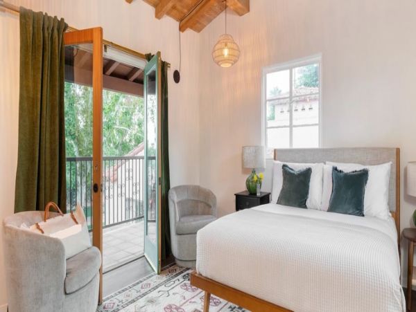 Palm Spring Gorgeous Vacation Estate with Pool plus Guest House
