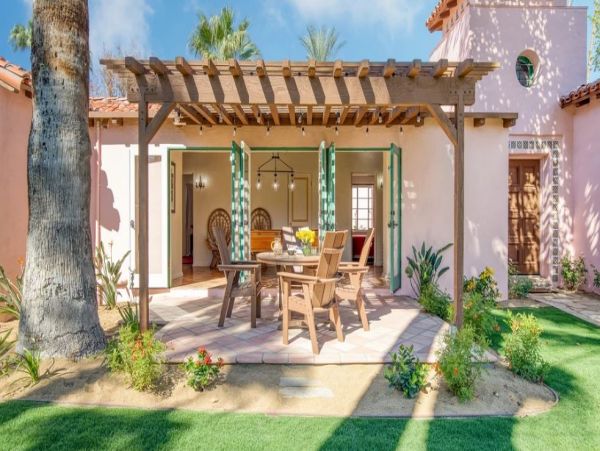 Palm Spring Gorgeous Vacation Estate with Pool plus Guest House