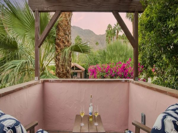 Palm Spring Gorgeous Vacation Estate with Pool plus Guest House