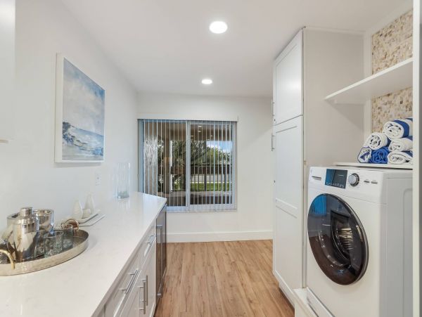 2 Bedroom Luxury Vacation Condo in Holmes Beach with Dock