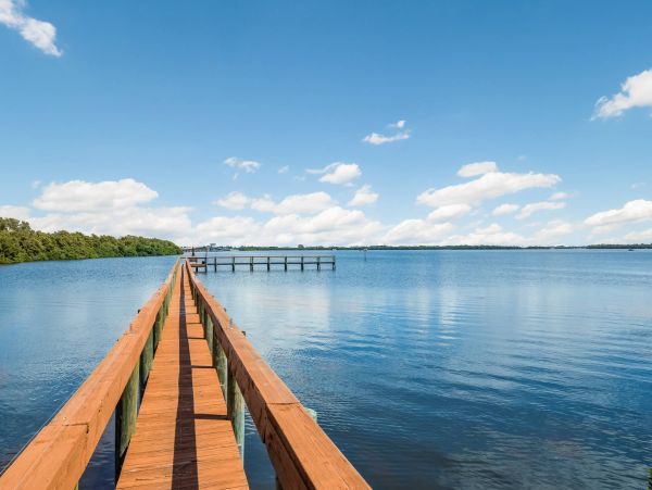 2 Bedroom Luxury Vacation Condo in Holmes Beach with Dock