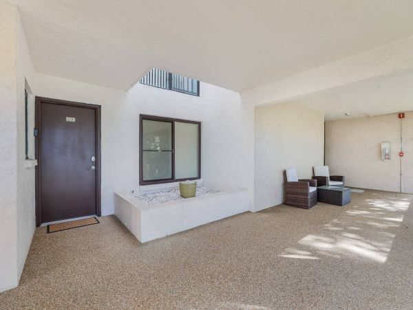 2 Bedroom Luxury Vacation Condo in Holmes Beach with Dock