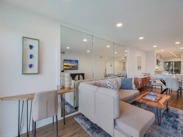 2 Bedroom Luxury Vacation Condo in Holmes Beach with Dock