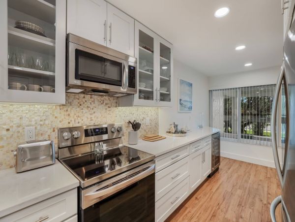 2 Bedroom Luxury Vacation Condo in Holmes Beach with Dock