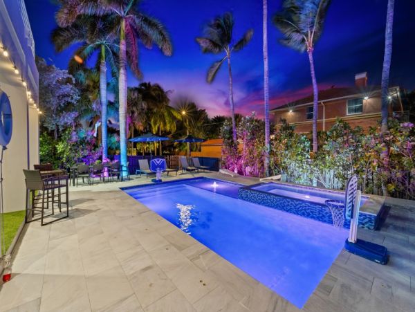 Hollywood Waterfront Vacation Rental - Luxury 5-Bedroom with Pool, Spa & Game Room