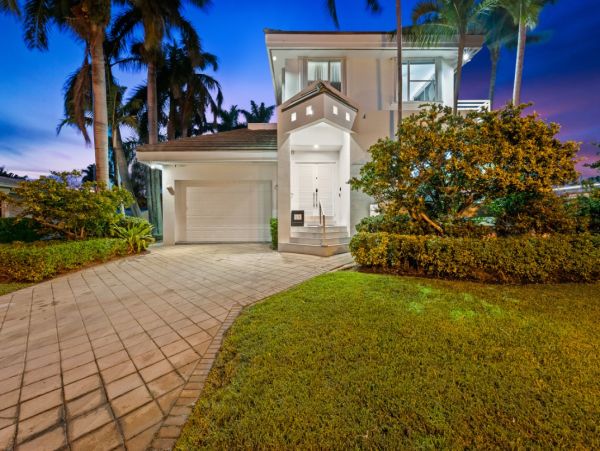 Hollywood Waterfront Vacation Rental - Luxury 5-Bedroom with Pool, Spa & Game Room