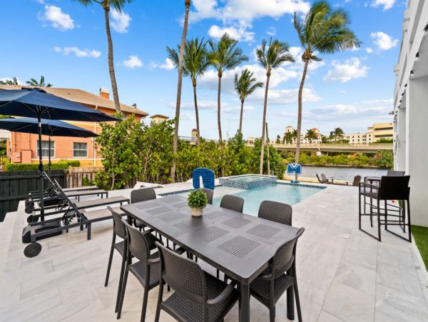 Hollywood Waterfront Vacation Rental - Luxury 5-Bedroom with Pool, Spa & Game Room