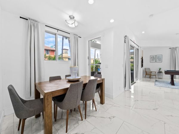 Hollywood Waterfront Vacation Rental - Luxury 5-Bedroom with Pool, Spa & Game Room