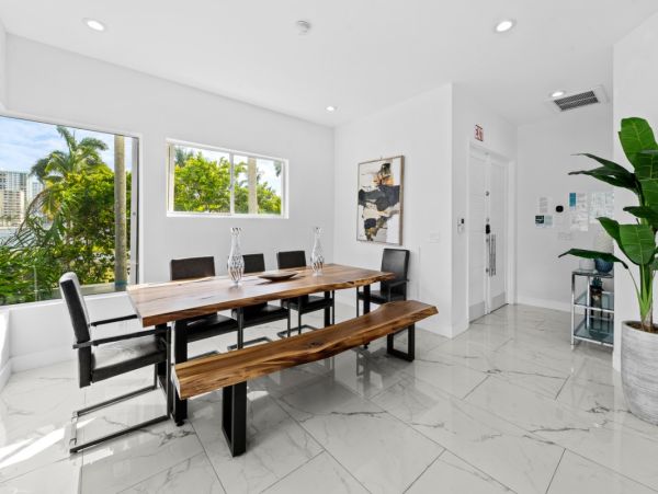 Hollywood Waterfront Vacation Rental - Luxury 5-Bedroom with Pool, Spa & Game Room