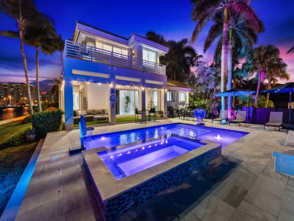 Hollywood Waterfront Vacation Rental - Luxury 5-Bedroom with Pool, Spa & Game Room
