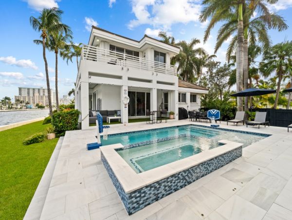 Hollywood Waterfront Vacation Rental - Luxury 5-Bedroom with Pool, Spa & Game Room