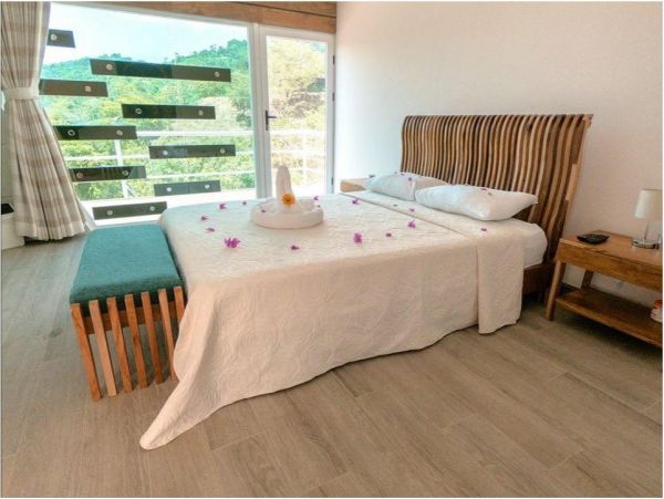 Beautiful 4 Bedroom Home with Extraordinary Sunsets