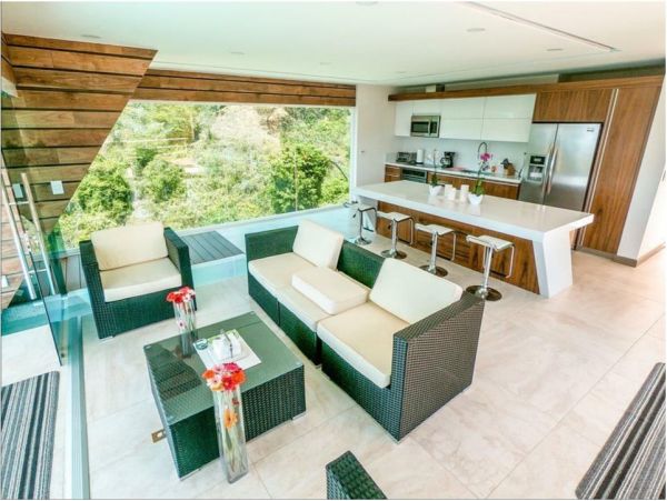 Beautiful 4 Bedroom Home with Extraordinary Sunsets