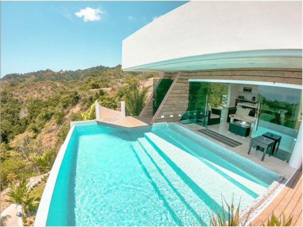 Beautiful 4 Bedroom Home with Extraordinary Sunsets