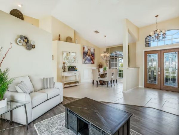 Gorgeous Vacation Home in Cape Coral with Private Pool Sleeps 10