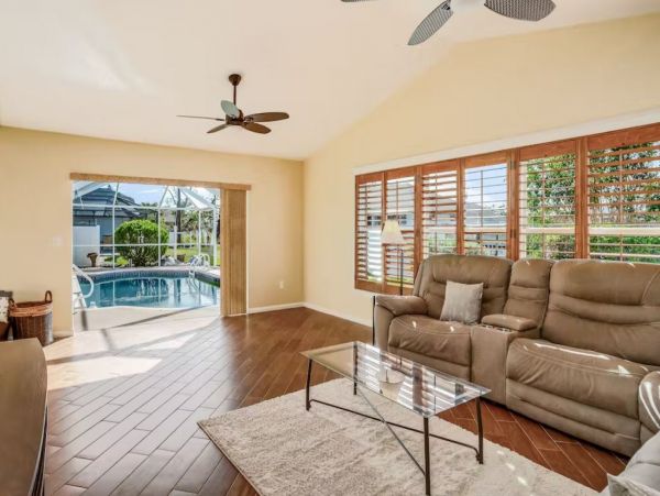 Gorgeous Vacation Home in Cape Coral with Private Pool Sleeps 10