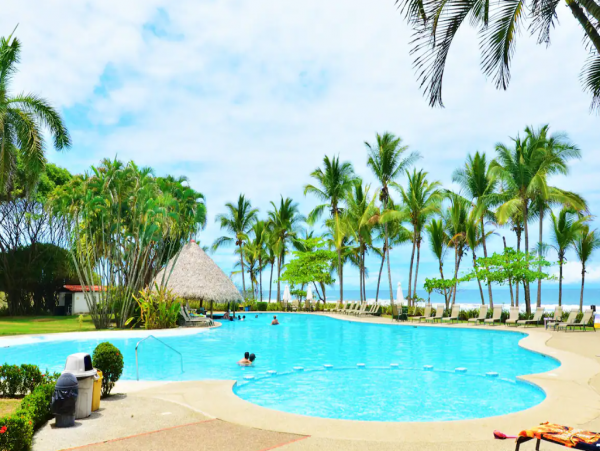 Lovely Jaco 4 Bedroom Home with Infinity Pool