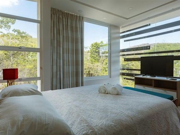 Jaco Luxury Vacation Rental with 4 Bedrooms & Ocean Views