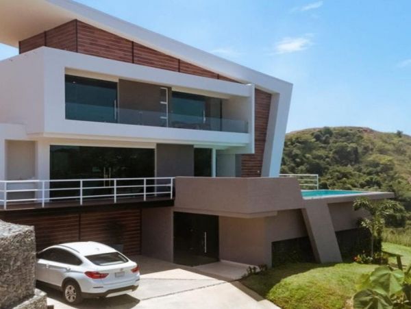 Jaco Luxury Vacation Rental with 4 Bedrooms & Ocean Views
