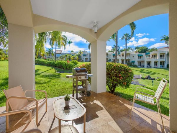 Two Bedroom Vacation Condo in Wailea Close to Beach Sleeps 4