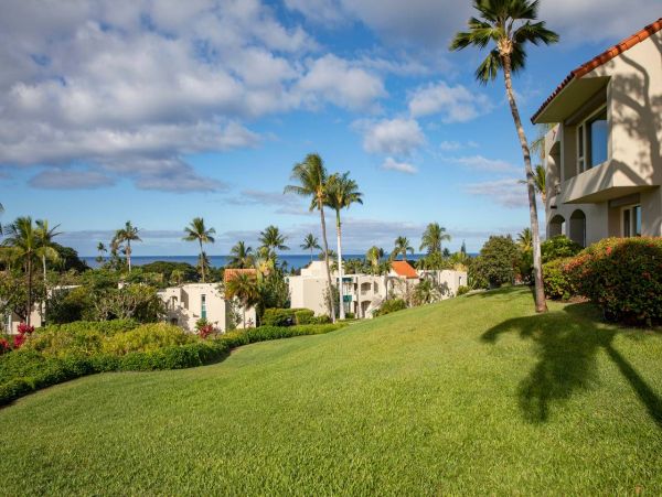 Two Bedroom Vacation Condo in Wailea Close to Beach Sleeps 4