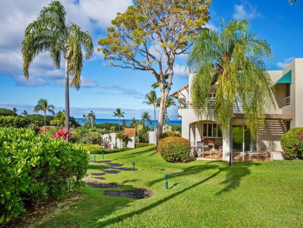 Two Bedroom Vacation Condo in Wailea Close to Beach Sleeps 4