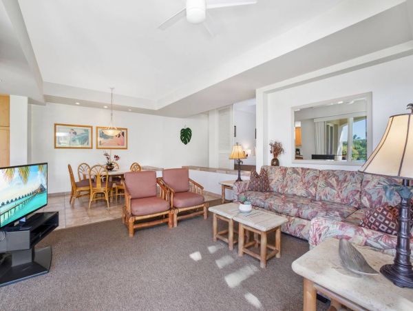Two Bedroom Vacation Condo in Wailea Close to Beach Sleeps 4