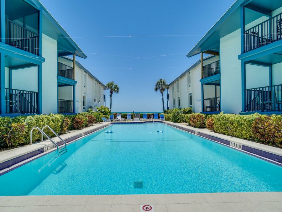 Beachfront Condo - Luxury 3-Bed Holmes Beach Vacation Rental