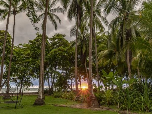 Beachfront Home with 3 Bedrooms and Private Pool