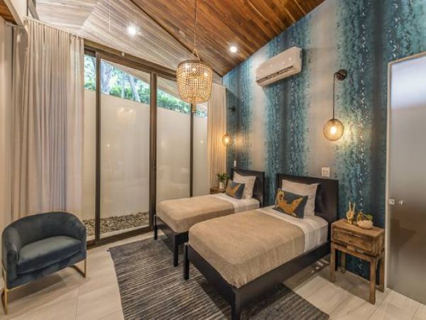 Beachfront Home with 3 Bedrooms and Private Pool