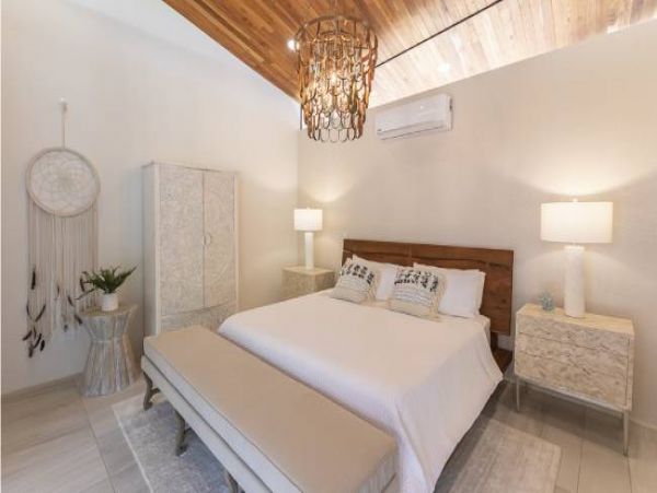 Beachfront Home with 3 Bedrooms and Private Pool