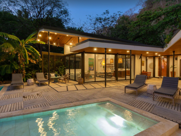 Beachfront Home with 3 Bedrooms and Private Pool