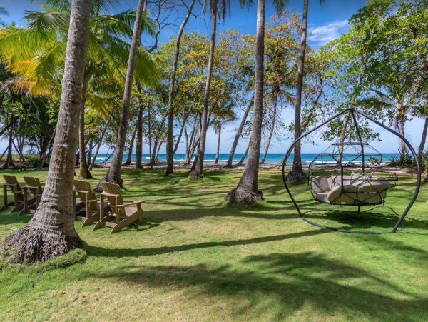 Beachfront Home with 3 Bedrooms and Private Pool