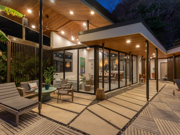 Beachfront Home with 3 Bedrooms and Private Pool