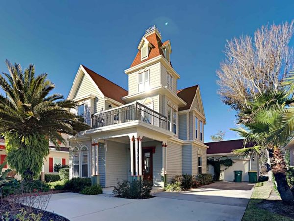 Spacious Four Bedroom Beach Home in Destin