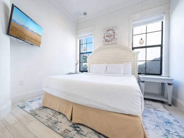 Beautiful 4 Bedroom Home in Miramar Beach Sleeps 12