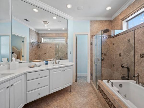 Four Bedroom Luxury Vacation Rental in Destin
